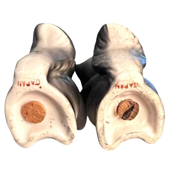 Vintage Ceramic Kissing Skunk Salt & Pepper Shakers Gray & White Kitschy Retro - Picture 7 of 12